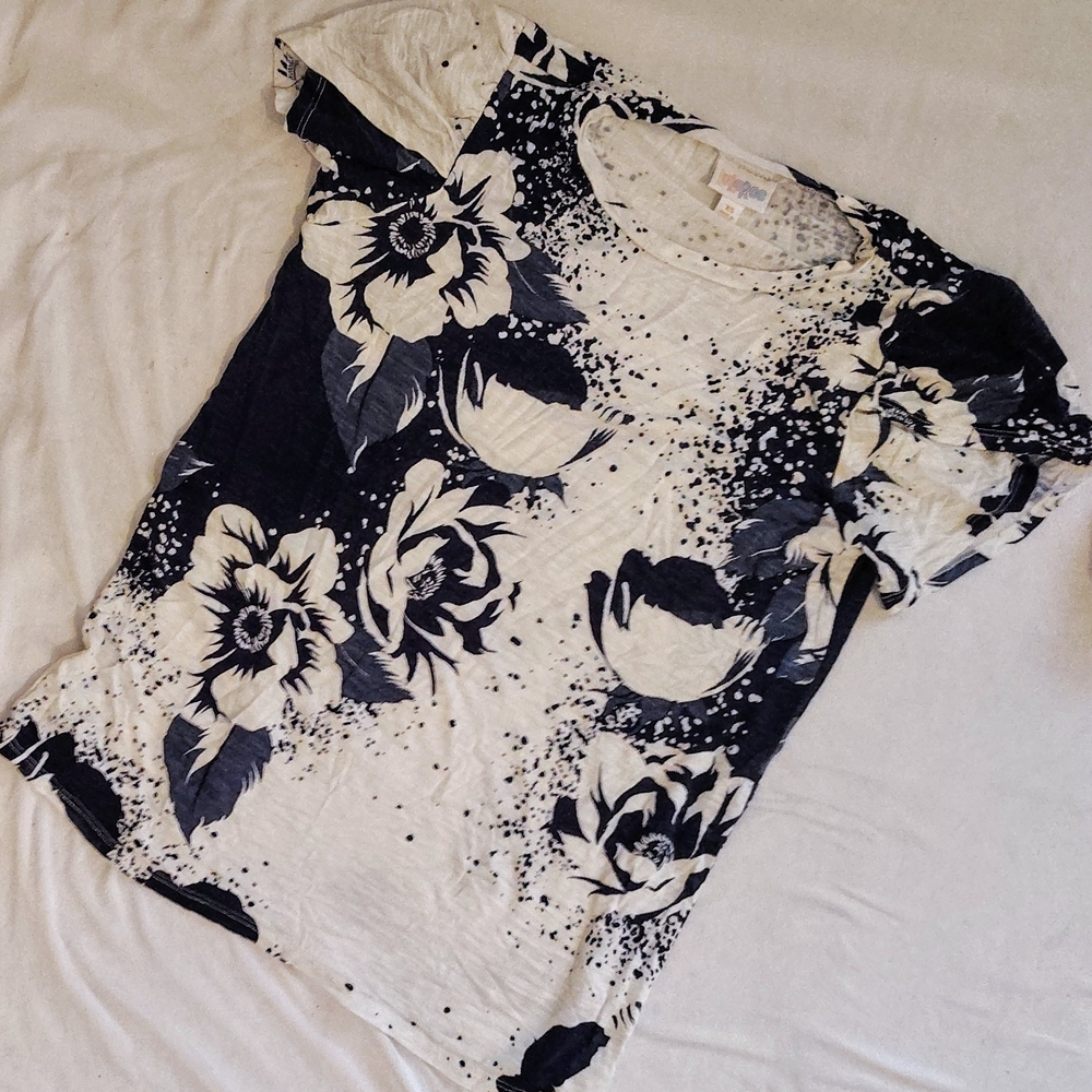 LuLaRoe Black and White Graphic Short Sleeve Tee